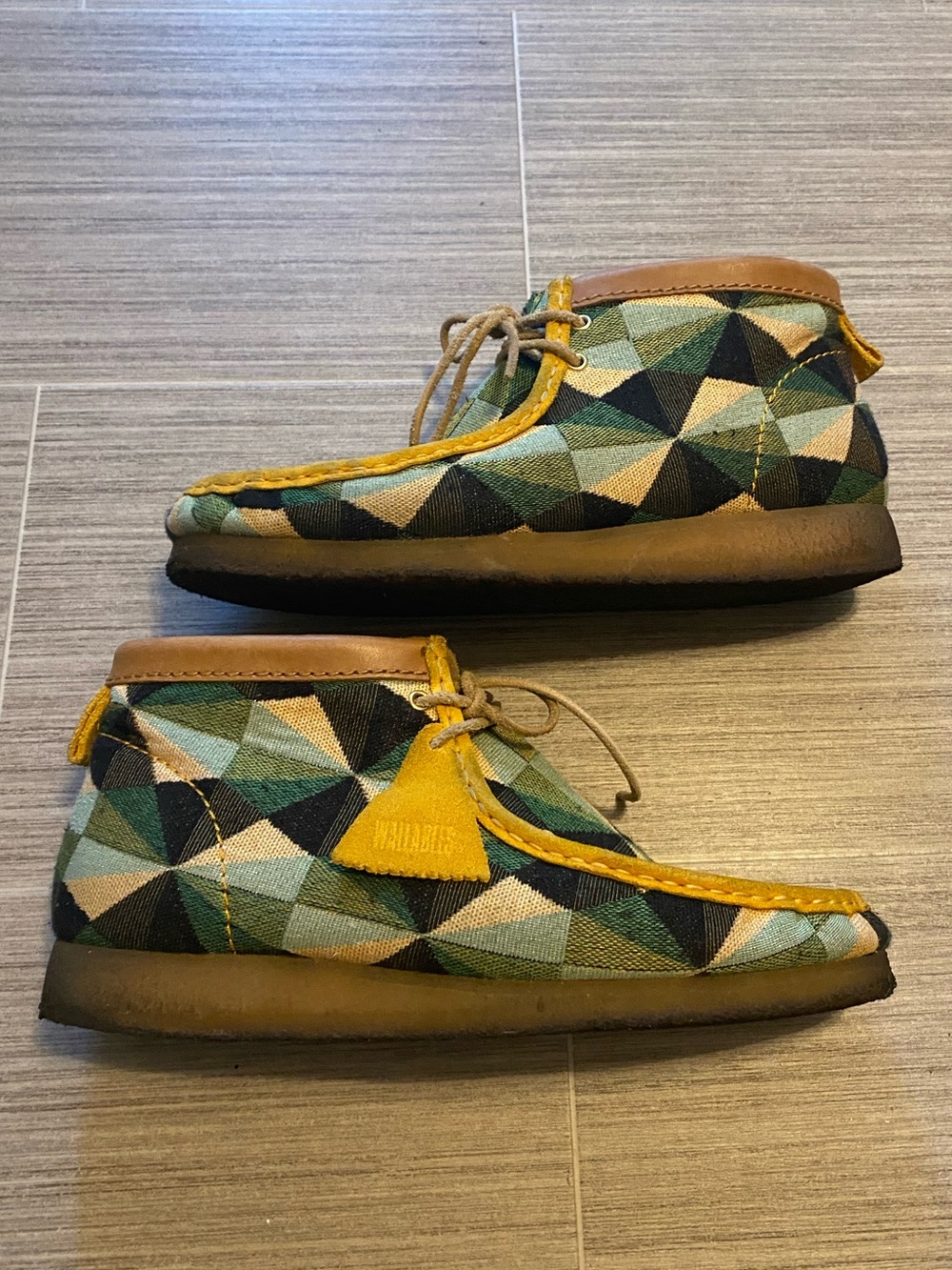 Clark’s Wallabees Men’s Size 11.5 Green Yellow Patterned